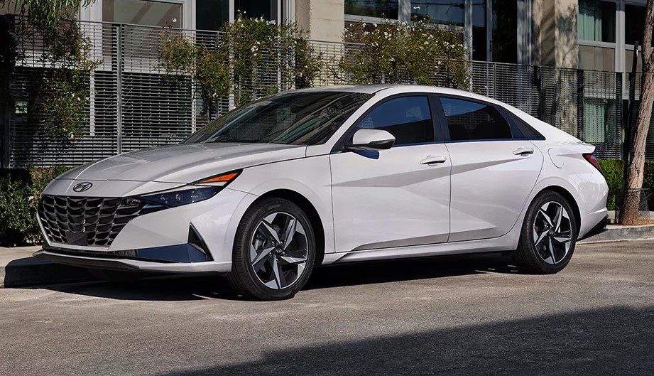 2025 white with black trim, Hyundai Elantra Hybrid